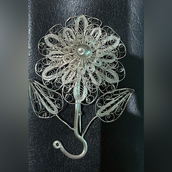 Accessories - Vintage Silver filigree flower